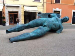 pietrasanta art exhibition giant